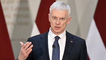 Глава МИД Латвии Кариньш подал в отставку из-за финансового скандала