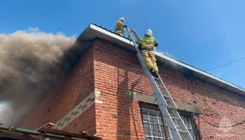 Склад с пиломатериалами загорелся в Апшеронске Краснодарского края