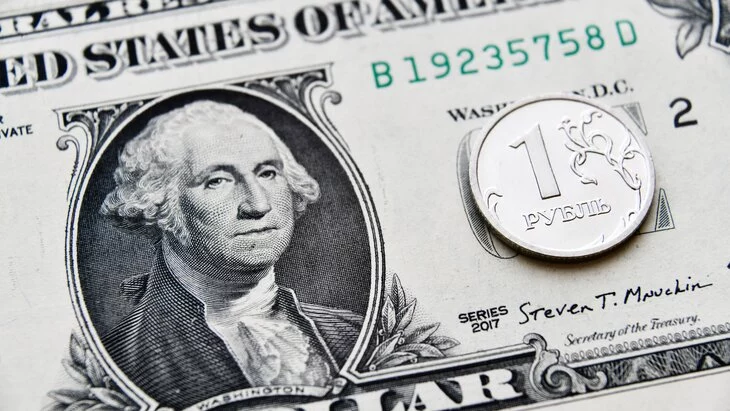 Курс доллара поднялся выше 94 рублей впервые с 30 октября