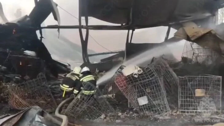 Пожар на складе в Подмосковье ликвидирован на площади 9,5 тыс "квадратов"