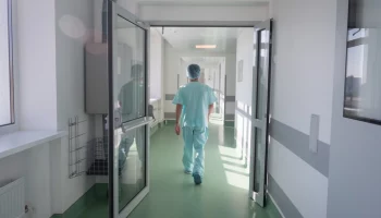 Мурашко: летальных случаев среди заболевших ботулизмом в РФ нет