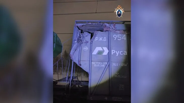 Более 40 поездов задерживаются из-за схода с рельсов вагонов с зерном в Прикамье