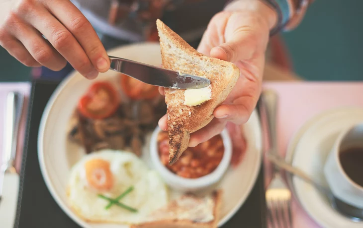 Диетолог Гридина назвала псевдополезные завтраки