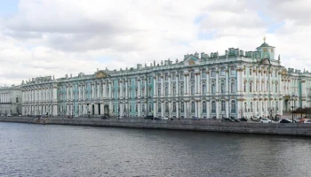 Вход в Эрмитаж закрыт из-за угрозы безопасности