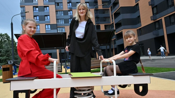 Новостройка, возведенная по программе реновации, примет сотни семей