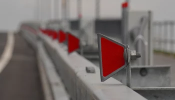 Разворотная площадка и здание для персонала наземного городского транспорта строятся возле вокзала Л