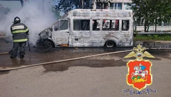 Школьный микроавтобус загорелся в Подмосковье