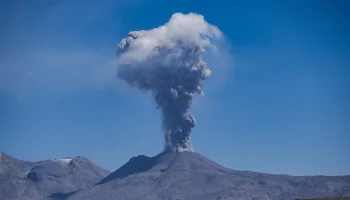 Ключевскому вулкану на Камчатке присвоен наивысший уровень авиационной опасности