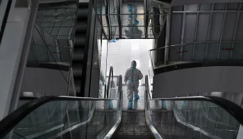 Ученые сообщили о риске всплеска заболеваемости коронавирусом из-за штамма FLiRT