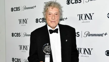 Sky News: драматург и режиссер Том Стоппард скончался в возрасте 88 лет