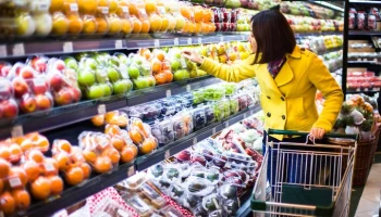 Минимальная месячная продуктовая корзина в РФ подорожала на 1,3%