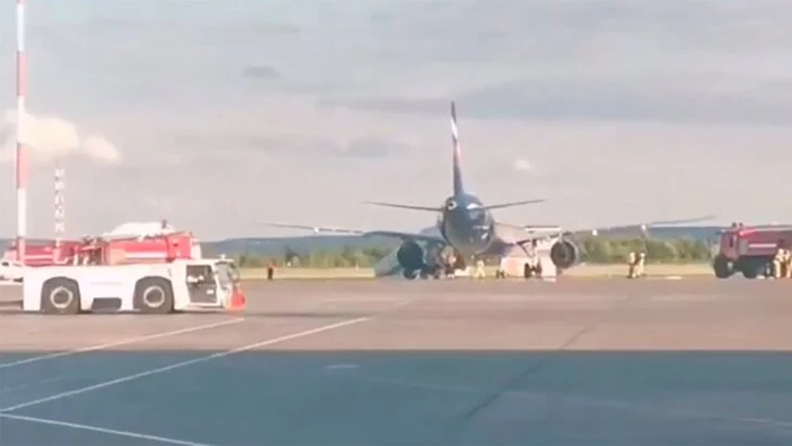 Самолет Москва – Уфа совершил экстренную посадку в Самаре Самолет Москва – Уфа совершил экстренную посадку в Самаре