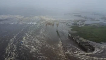 Порт Северо-Курильска остался без света после землетрясения и цунами