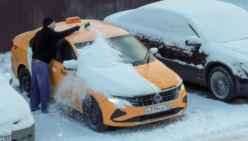 Столичных водителей призвали пересесть на городской транспорт из-за непогоды