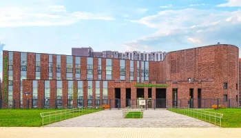 Собянин: Завершено строительство школы искусств в ТиНАО