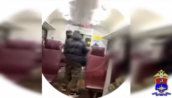 Подростки и мужчина разгромили вагон электрички Фрязево &ndash; Москва-Ярославская