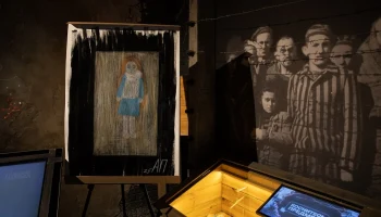 В Музей Победы передали картину о потерянном детстве