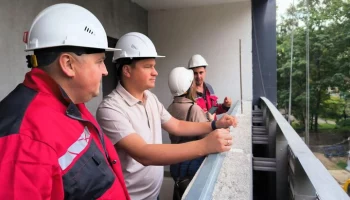 Александр Сапронов проинспектировал строительство дома по реновации в Бабушкинском районе