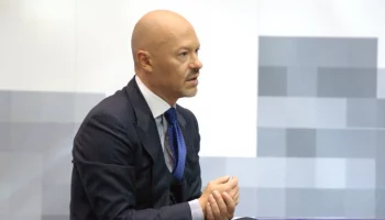 Бондарчук назвал "феноменальной" работу ИИ со звуком в фильме "Сто лет тому вперед"