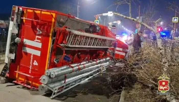 Пожарная машина столкнулась с иномаркой в Хакасии