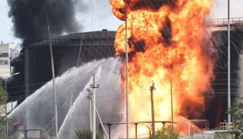 Выброс горючих материалов произошел на нефтебазе в Феодосии из-за пожара