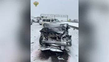 ДТП на трассе М-4 в Подмосковье произошло из-за столкновения машины с ограждением