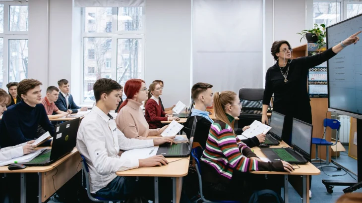 Столичные ученики и педагоги высказались об удобстве электронного дневника Столичные ученики и педагоги высказались об удобстве электронного дневника