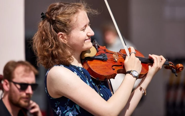 Летние площадки проекта «Музыка в метро» заработали в Москве Летние площадки проекта «Музыка в метро» заработали в Москве