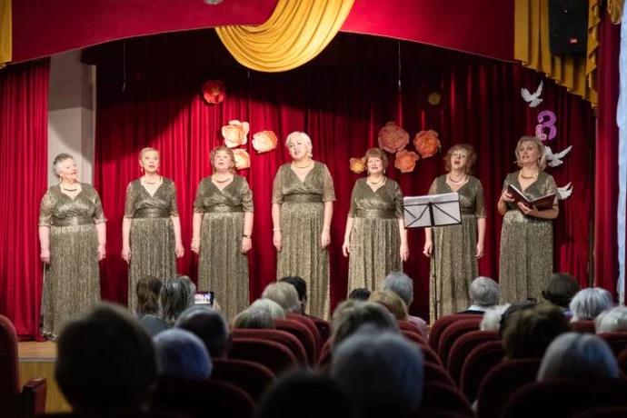 Ветеран СВО Эдуард Шонов отметил значимость Международного женского дня на празднике в Перово