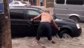 В Махачкале эвакуировали 250 человек из-за массовых затоплений улиц