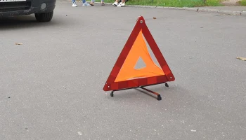 Два человека пострадали после того, как у иномарки отлетело колесо в Москве Два человека пострадали после того, как у иномарки отлетело колесо в Москве