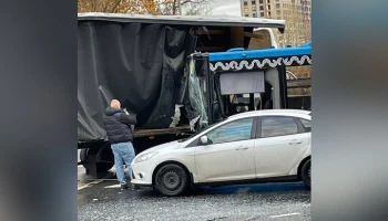 Автобус попал в ДТП с автомобилем на севере Москвы