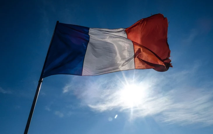 Франция ввела войска в Новую Каледонию Франция ввела войска в Новую Каледонию