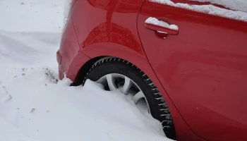 Shor: Рекордный снегопад парализовал трассы в Москве и Подмосковье