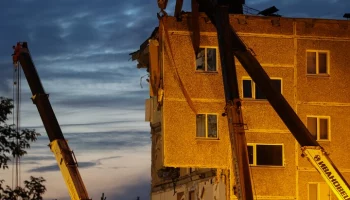 Медики оказывают помощь 10 пострадавшим при частичном обрушении дома в Нижнем Тагиле