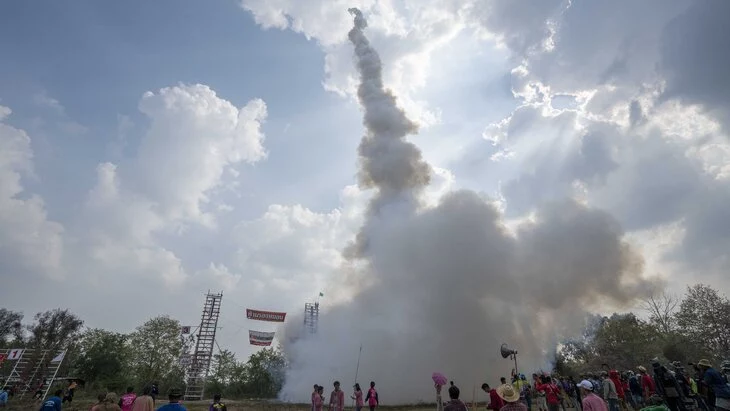 Channel 3: свыше 30 человек пострадали при запуске самодельной ракеты в Таиланде Channel 3: свыше 30 человек пострадали при запуске самодельной ракеты в Таиланде