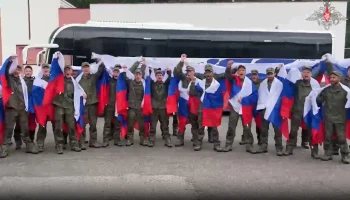 Минобороны показало первые кадры с вернувшимися из плена российскими военными