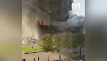 Театр музкомедии горит в Хабаровске на площади в 1 000 "квадратов"