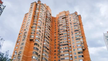 В 15 жилых домах высотой в 25 этажей в 2026 году заменят все лифтовое оборудование