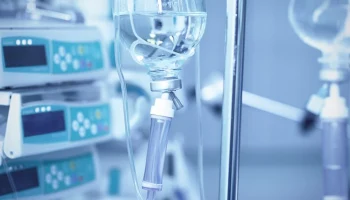 Семь человек пострадали при наезде машины в британском Дерби