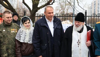 Петр Толстой и волонтеры юго-востока Москвы передали пасхальные угощения в зону СВО