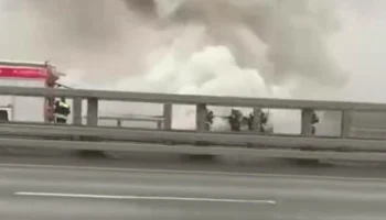Движение затруднено на Киевском шоссе Москвы из-за возгорания автомобиля