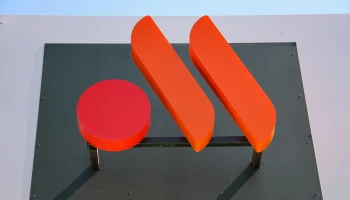 Розовые бургеры во &laquo;Вкусно &mdash; и точка&raquo; нельзя есть мусульманам и вегетарианцам