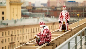 Заммэра Ракова: Спасатели в образе Деда Мороза спустятся с крыш столичных больниц для поздравления ю