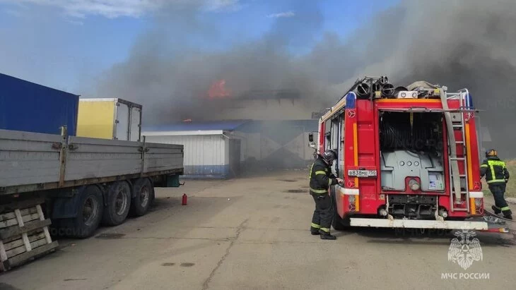 Пожар произошел на складе в Наро-Фоминске Пожар произошел на складе в Наро-Фоминске