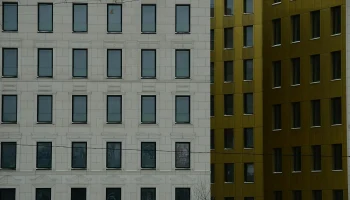 Более 400 москвичей заключили договоры на квартиры по программе реновации в доме на улице Милашенков