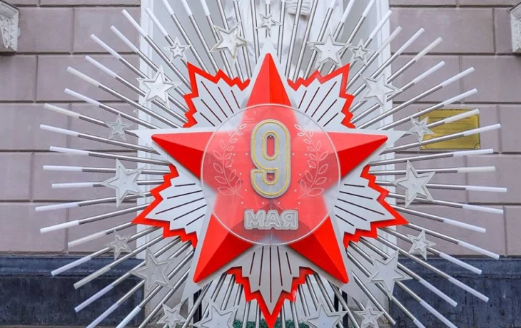 Тематические инсталляции в преддверии Дня Победы установили у 11 станций метро Тематические инсталляции в преддверии Дня Победы установили у 11 станций метро