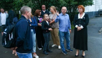 Жители Печатников попросили благоустроить территорию рядом со школой на улице Гурьянова