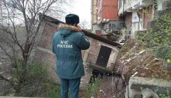 Причиной обрушения дома в Махачкале могло стало размывание фундамента Причиной обрушения дома в Махачкале могло стало размывание фундамента