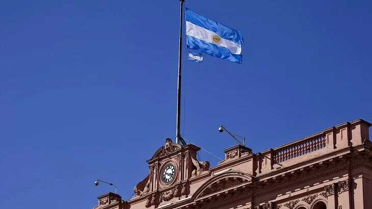 Nacion: ЦБ Аргентины перестал печатать банкноты 1000 и 2000 песо из-за высокой стоимости Nacion: ЦБ Аргентины перестал печатать банкноты 1000 и 2000 песо из-за высокой стоимости